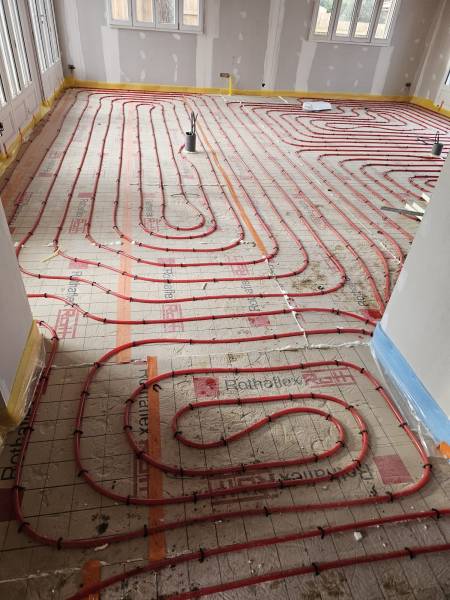 Plancher chauffant à Pyla sur Mer : le confort d’un chauffage uniforme